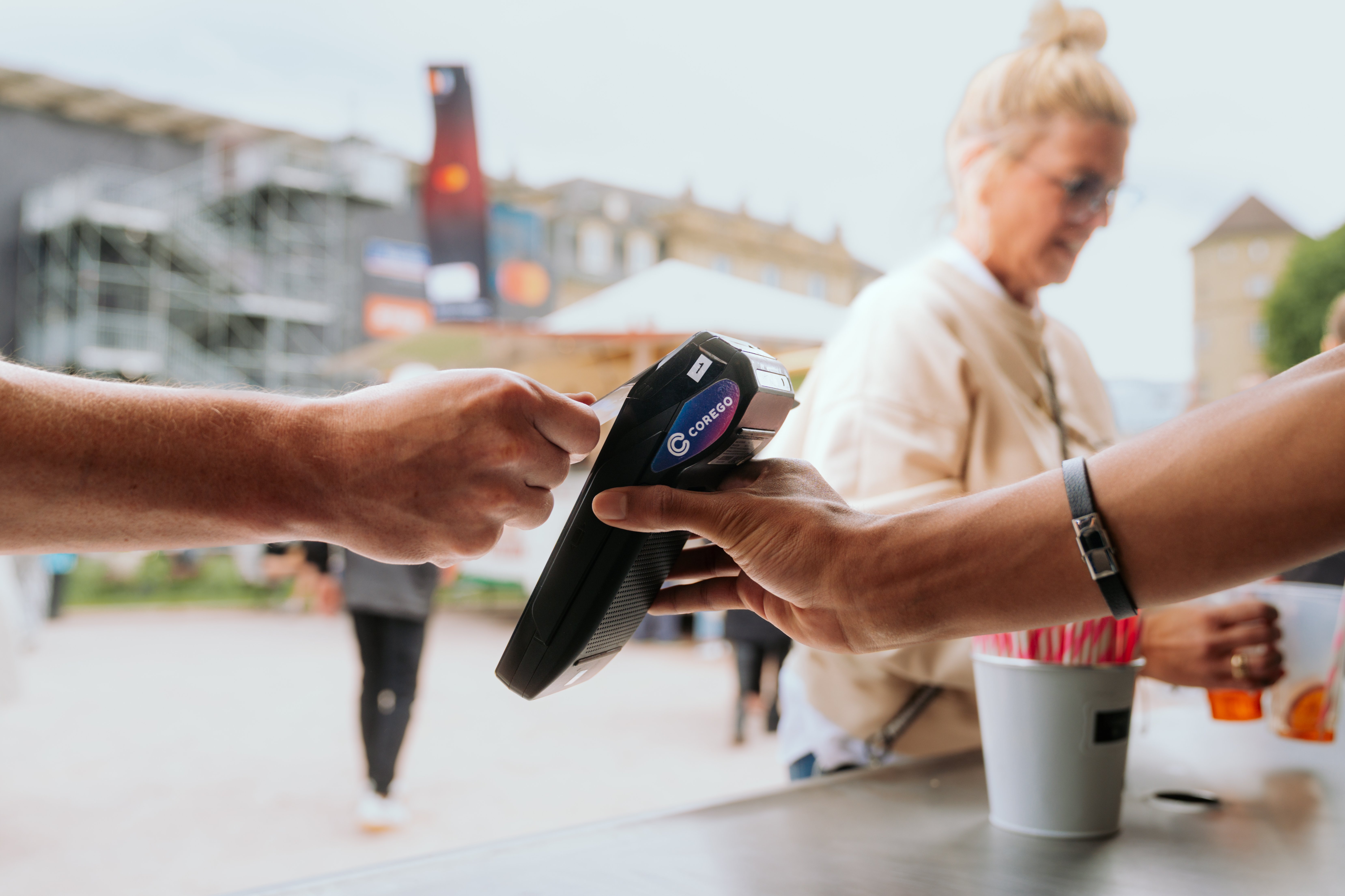 maksupäätteiden varastointi