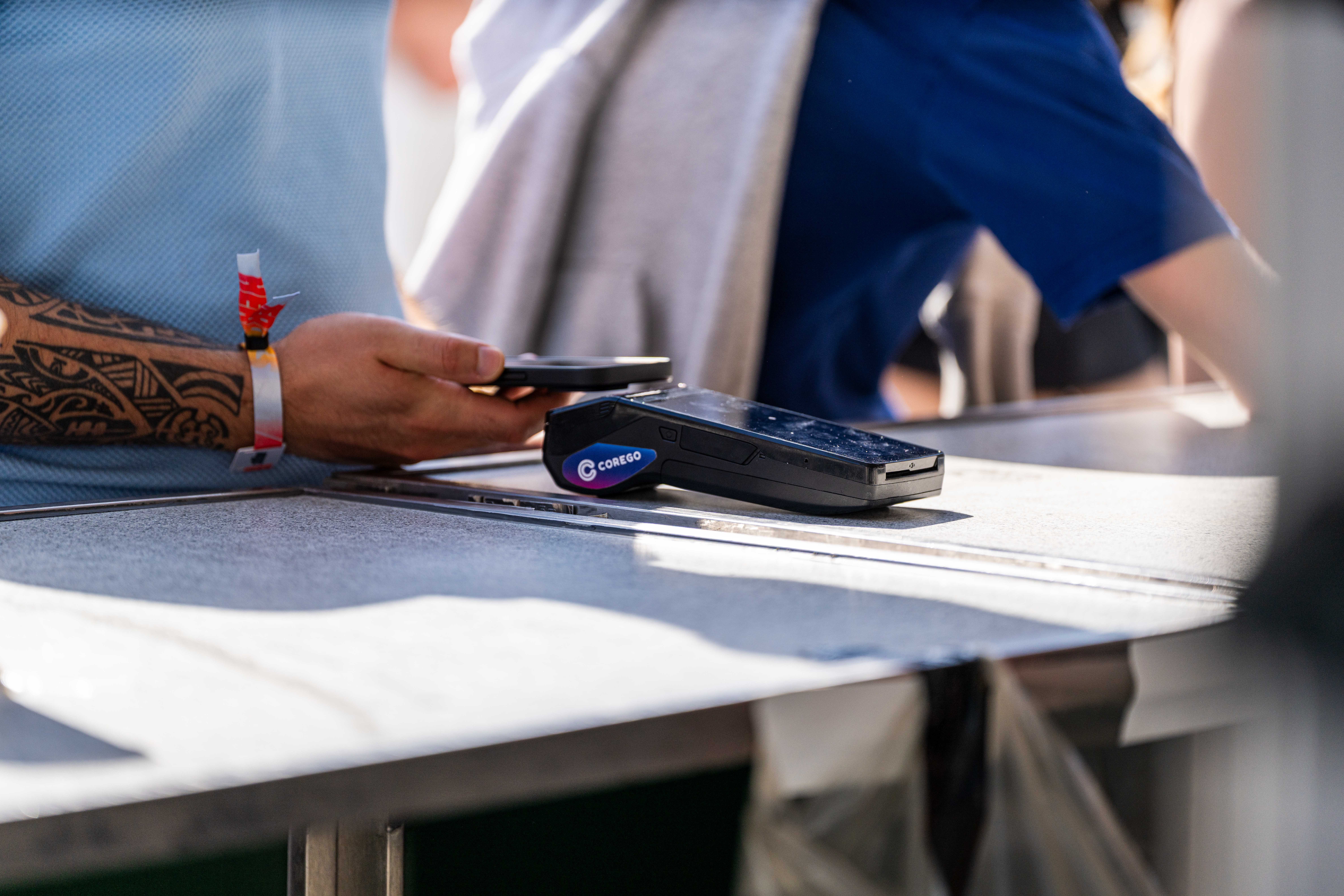 Puhelimella maksaminen